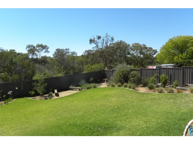 16 Crichton Crescent, Young NSW 2594