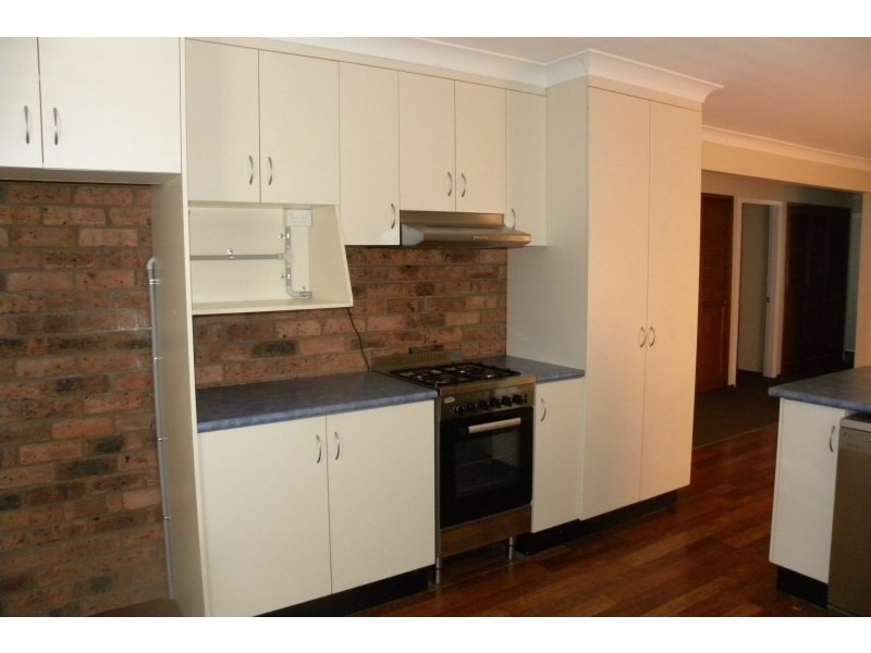 16 Crichton Crescent, Young NSW 2594