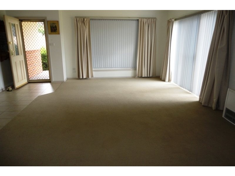 8A Hayden Place, Young NSW 2594