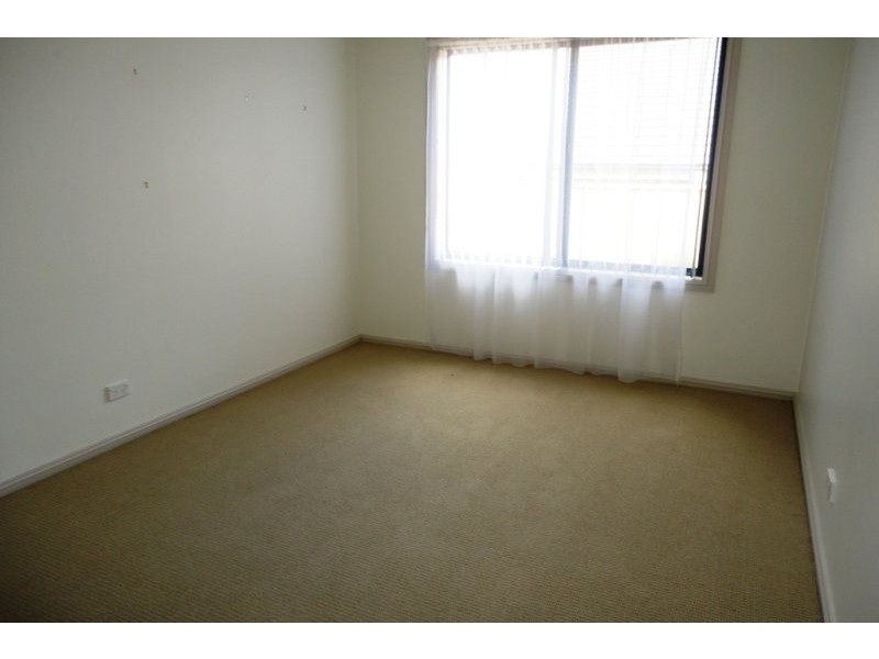 8A Hayden Place, Young NSW 2594
