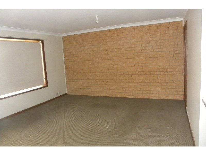 3/36 Blackett Avenue, Young NSW 2594