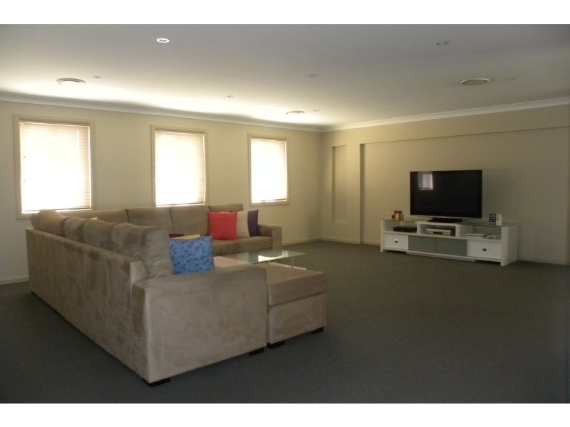 2 Settlers Place, Young NSW 2594