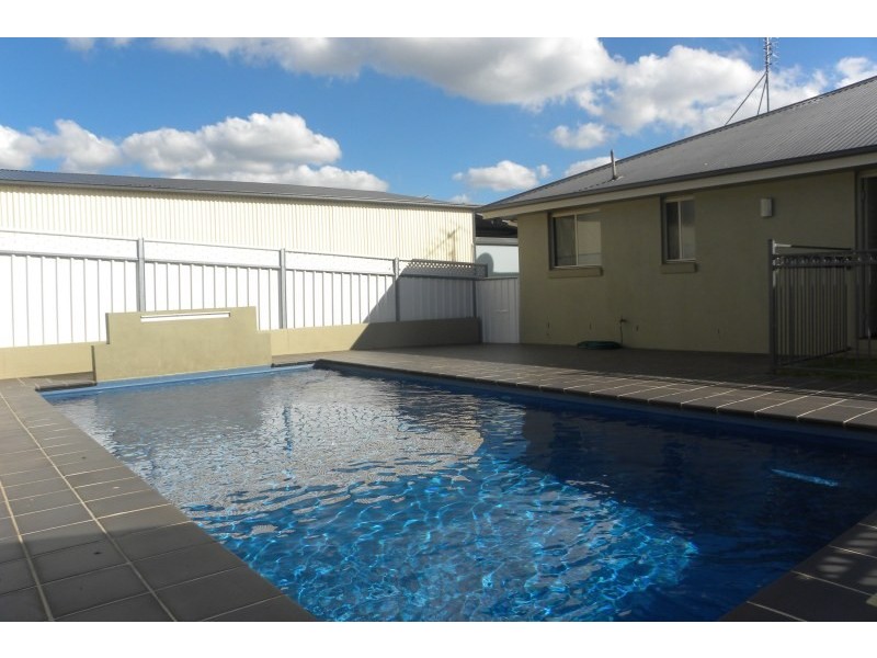 2 Settlers Place, Young NSW 2594