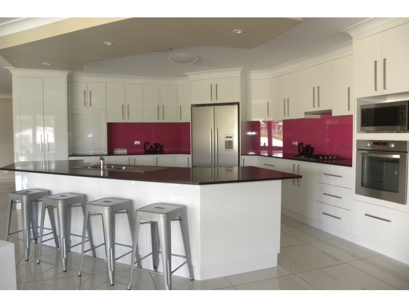 2 Settlers Place, Young NSW 2594