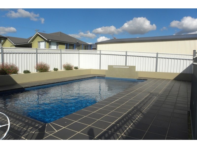 2 Settlers Place, Young NSW 2594