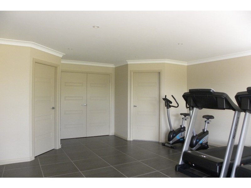 2 Settlers Place, Young NSW 2594