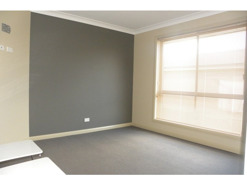 2 Settlers Place, Young NSW 2594