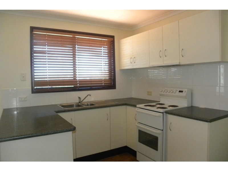 1 Charles Crescent, Young NSW 2594