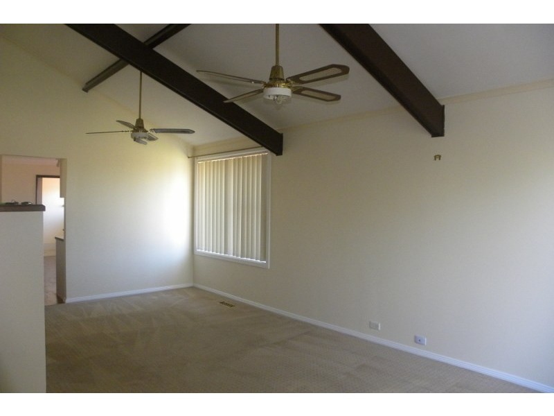 1 Charles Crescent, Young NSW 2594