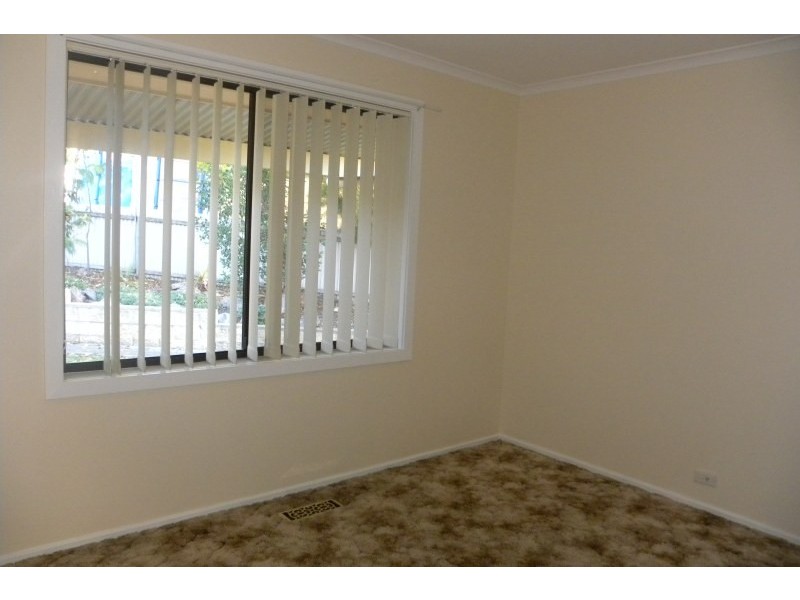 1 Charles Crescent, Young NSW 2594