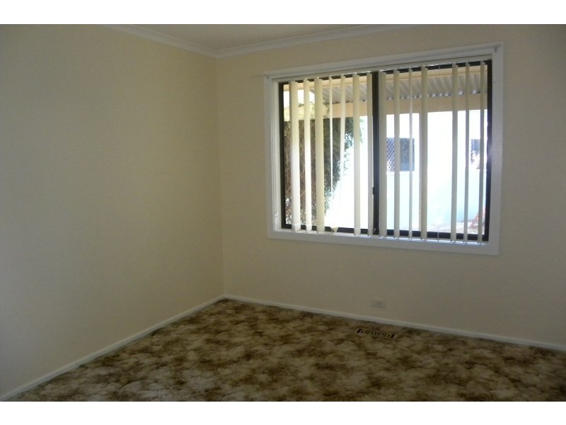 1 Charles Crescent, Young NSW 2594