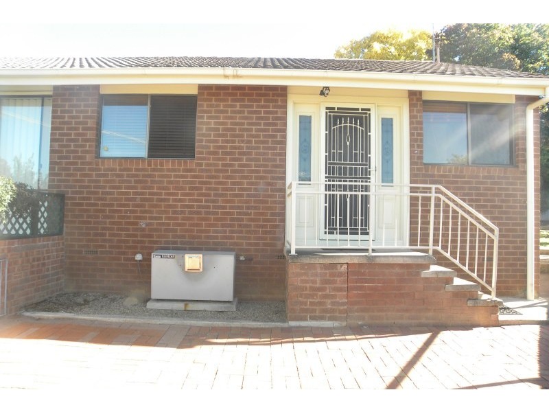 1 Charles Crescent, Young NSW 2594