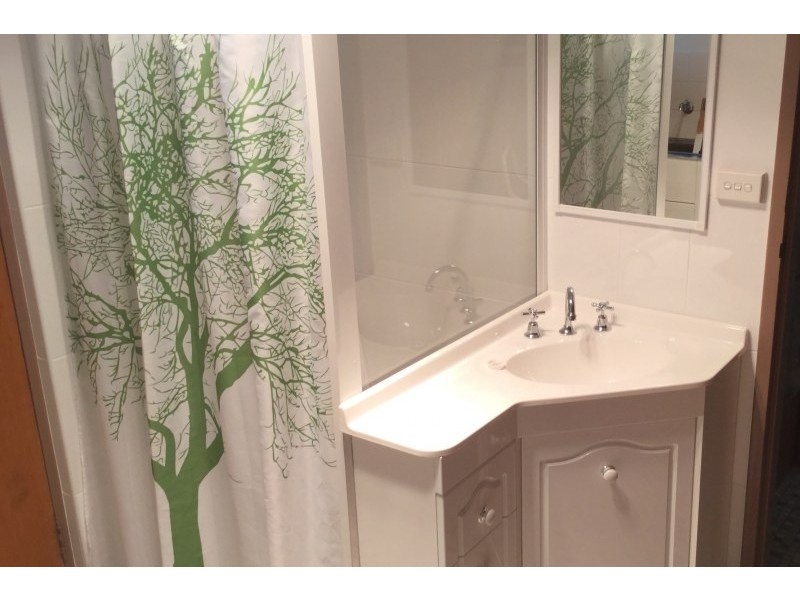 2/20 Willawong Street, Young NSW 2594