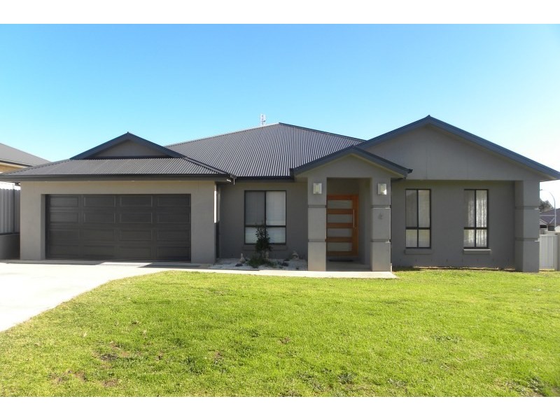 4 Settlers Place, Young NSW 2594