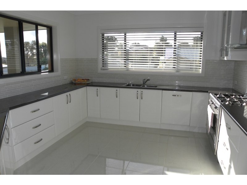 4 Settlers Place, Young NSW 2594