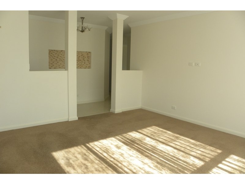 4 Settlers Place, Young NSW 2594