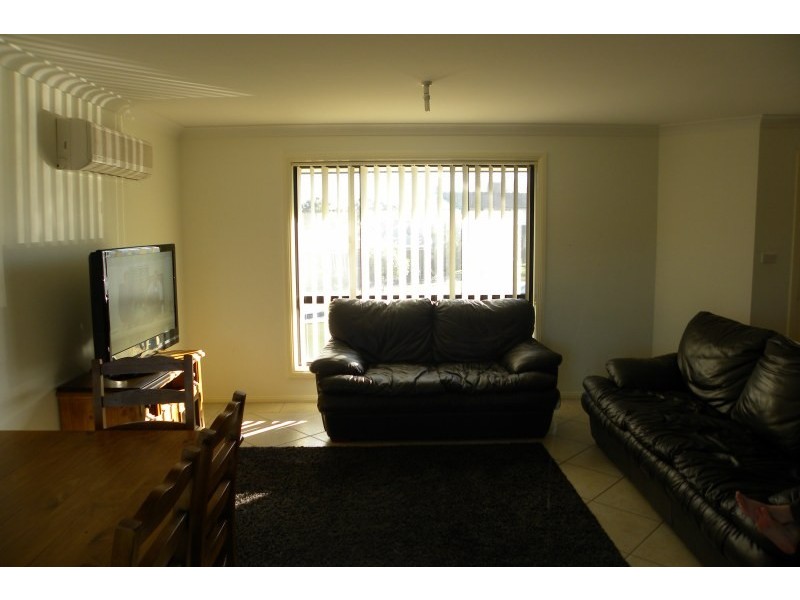 1/75 Blackett Avenue, Young NSW 2594