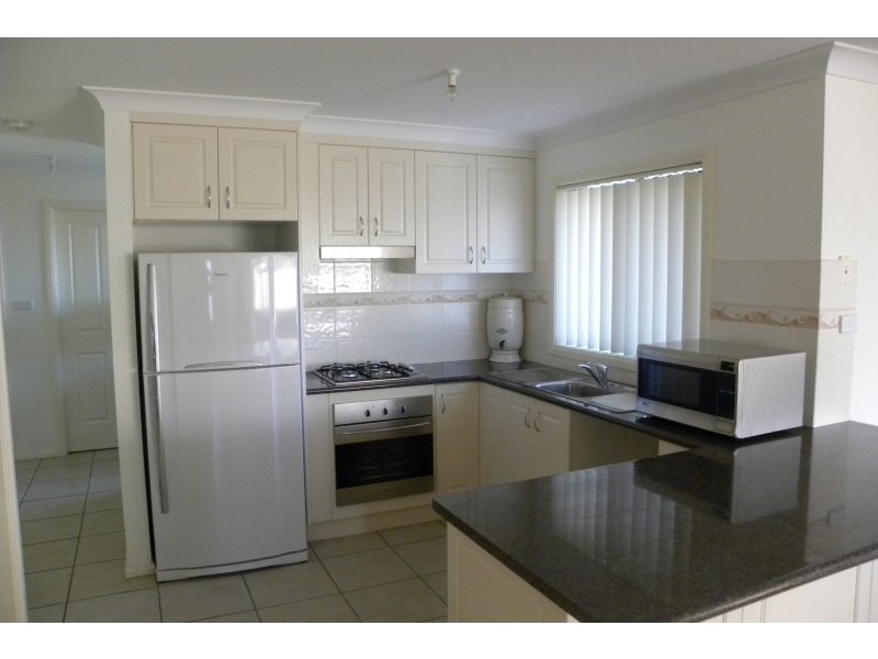 1/75 Blackett Avenue, Young NSW 2594