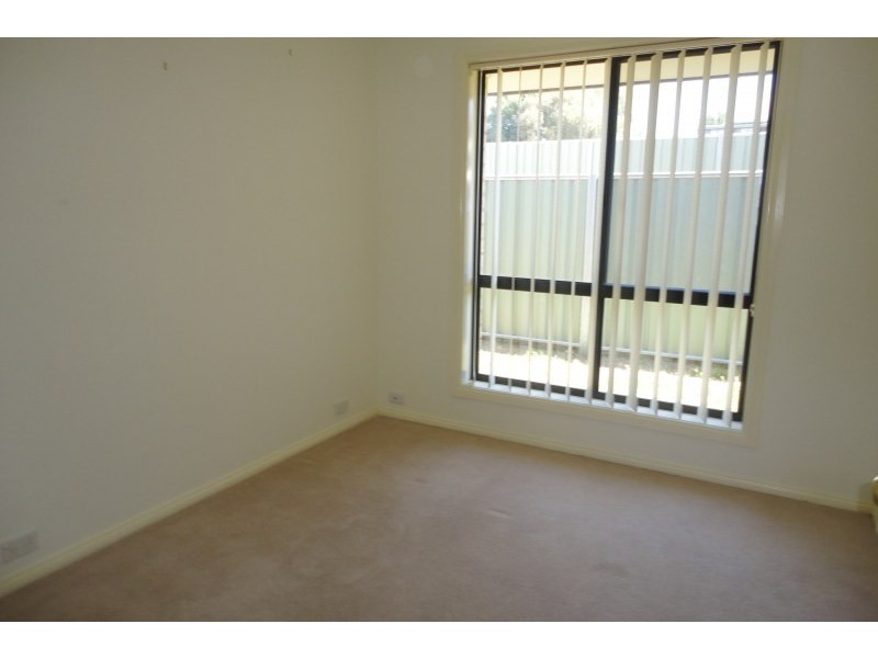 1/75 Blackett Avenue, Young NSW 2594