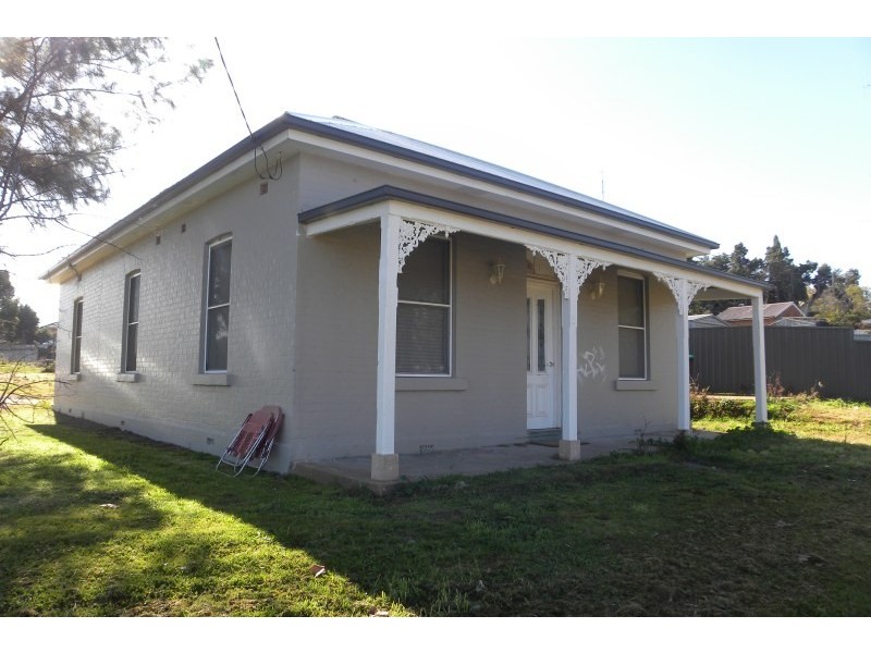 5 Park Avenue, Young NSW 2594