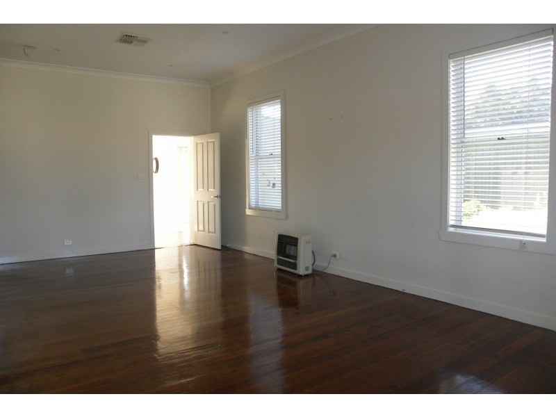 5 Park Avenue, Young NSW 2594