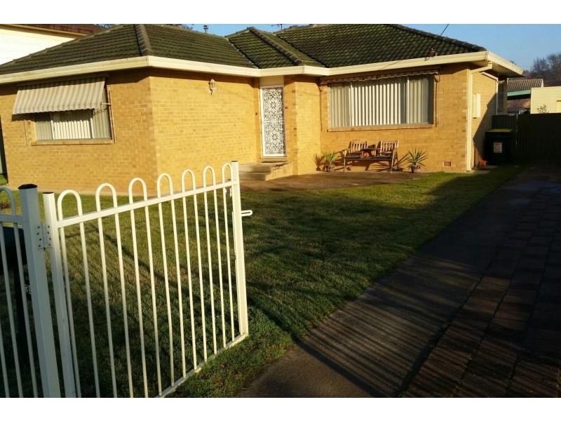 35 Binalong Street, Young NSW 2594