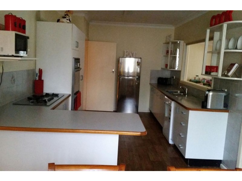 35 Binalong Street, Young NSW 2594
