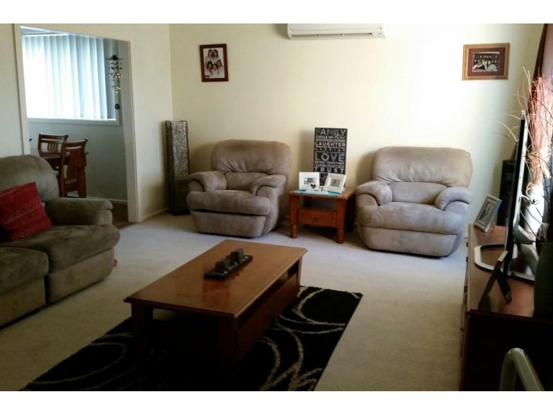35 Binalong Street, Young NSW 2594
