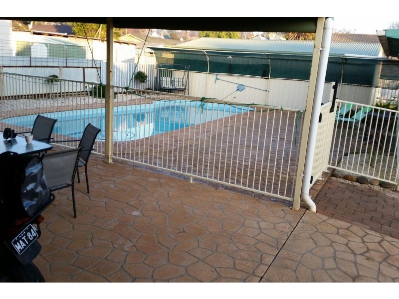 35 Binalong Street, Young NSW 2594
