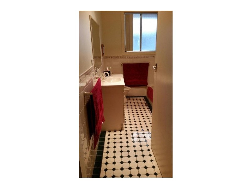 35 Binalong Street, Young NSW 2594