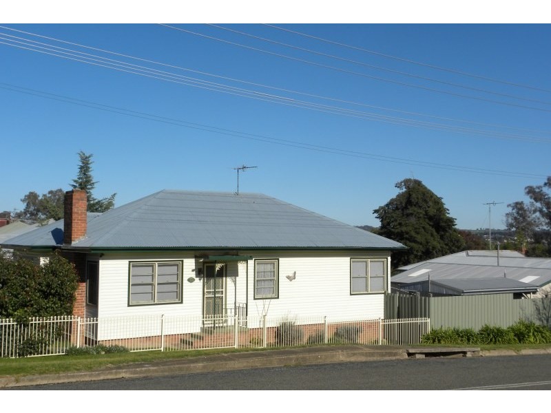 13 Taylor Road, Young NSW 2594