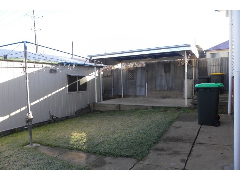 13 Taylor Road, Young NSW 2594