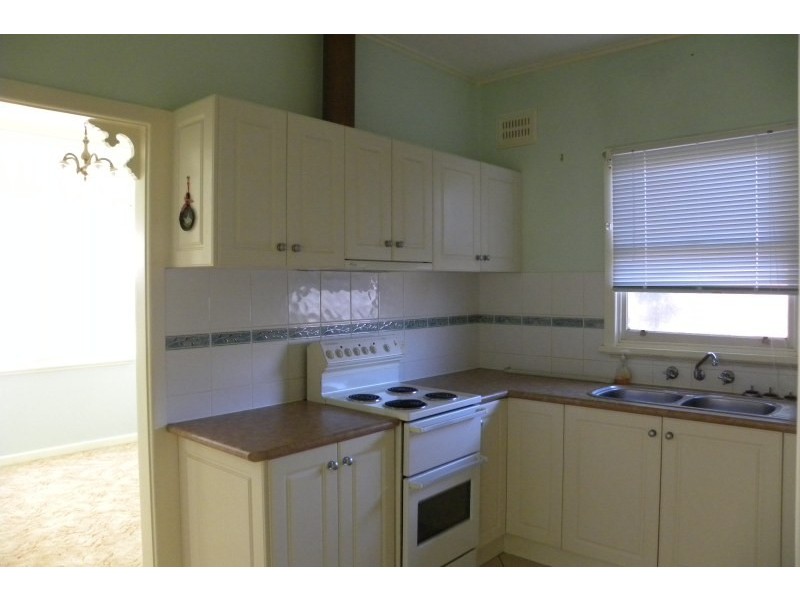 13 Taylor Road, Young NSW 2594