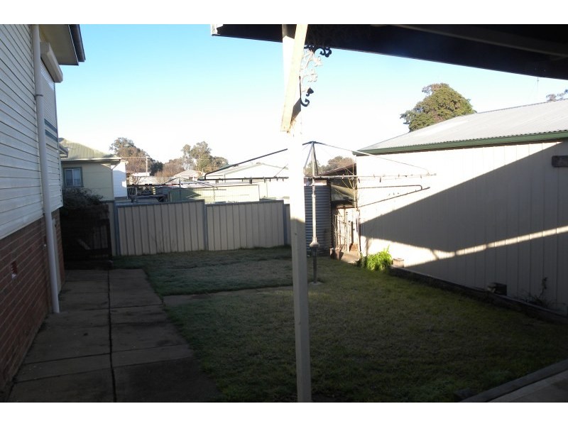 13 Taylor Road, Young NSW 2594