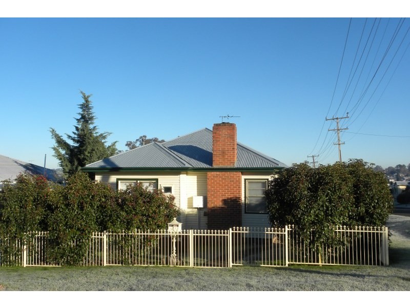 13 Taylor Road, Young NSW 2594