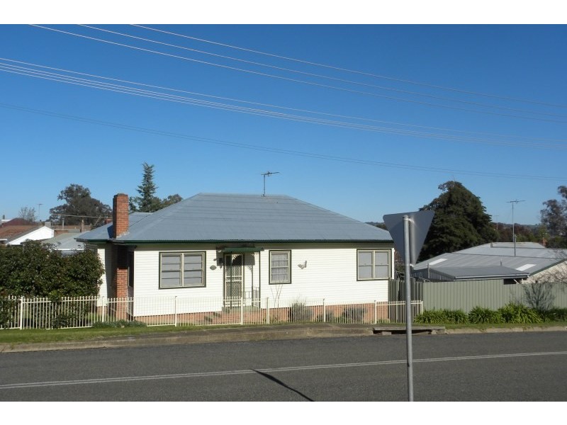 13 Taylor Road, Young NSW 2594
