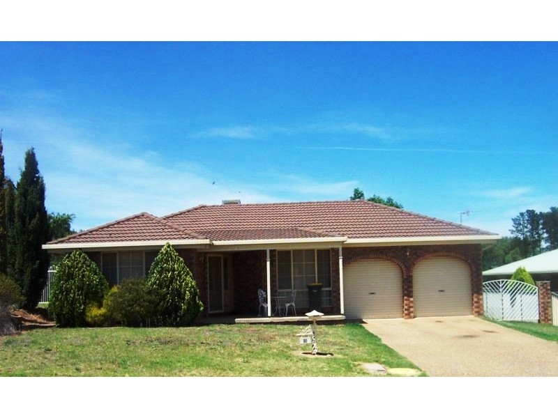 23 Pineview Circuit, Young NSW 2594