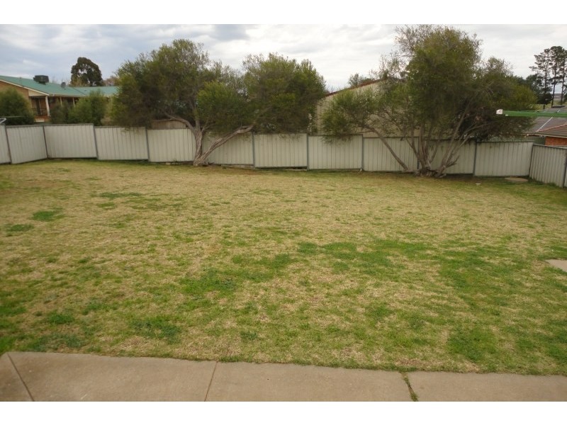 23 Pineview Circuit, Young NSW 2594