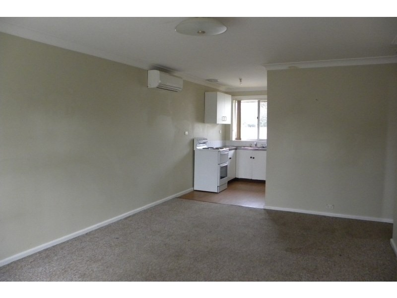 2/130 William Street, Young NSW 2594