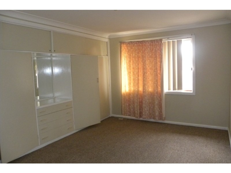2/130 William Street, Young NSW 2594