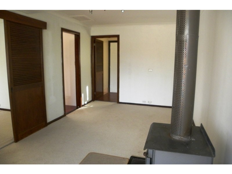 72 Blackett Avenue, Young NSW 2594