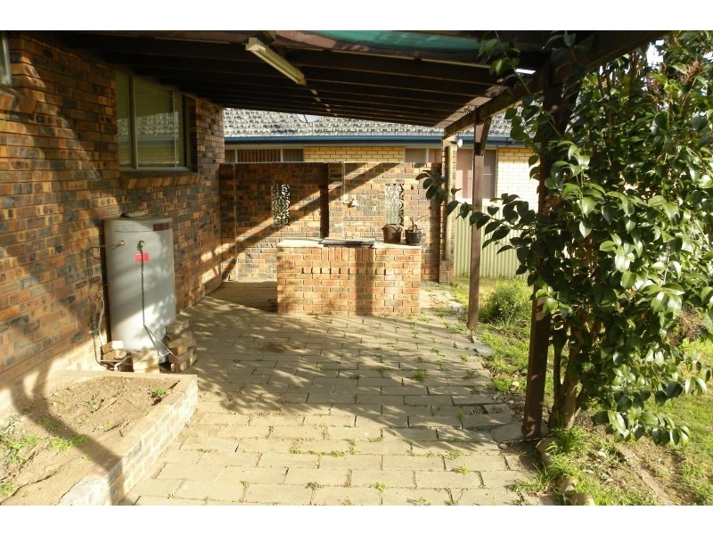 72 Blackett Avenue, Young NSW 2594