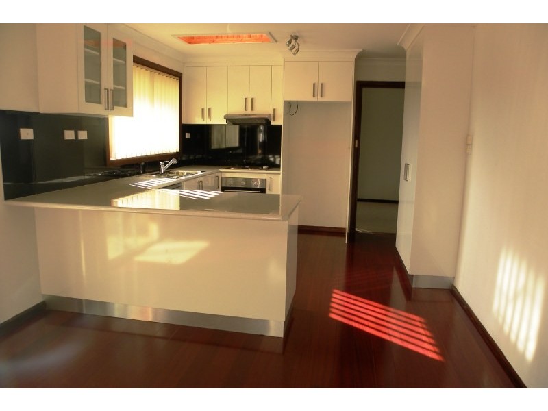 72 Blackett Avenue, Young NSW 2594