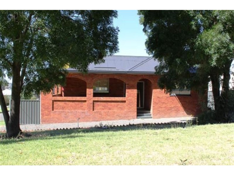 8 Prospect Street, Young NSW 2594