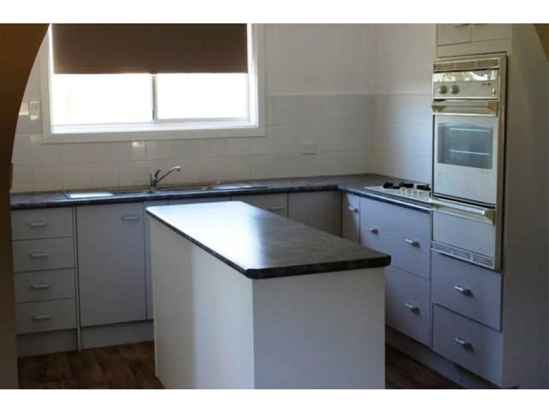 8 Prospect Street, Young NSW 2594