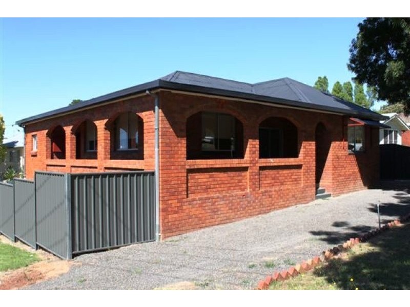 8 Prospect Street, Young NSW 2594