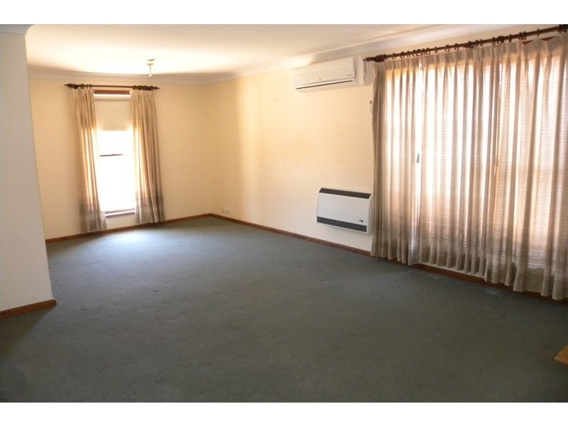 2/61 Wombat Street, Young NSW 2594