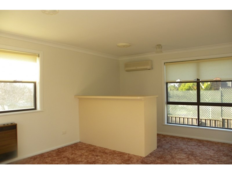 9 Nuthall Crescent, Young NSW 2594