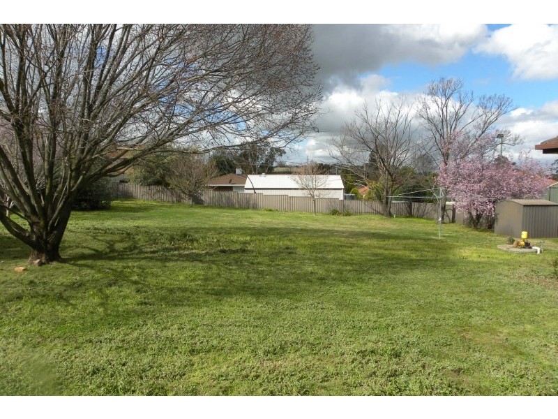 9 Nuthall Crescent, Young NSW 2594