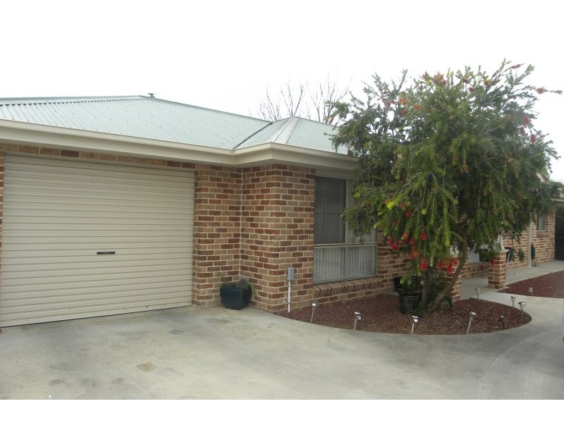 2/37 Spring Street, Young NSW 2594